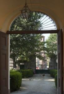 9 - porticato ingresso Castello Romagnano